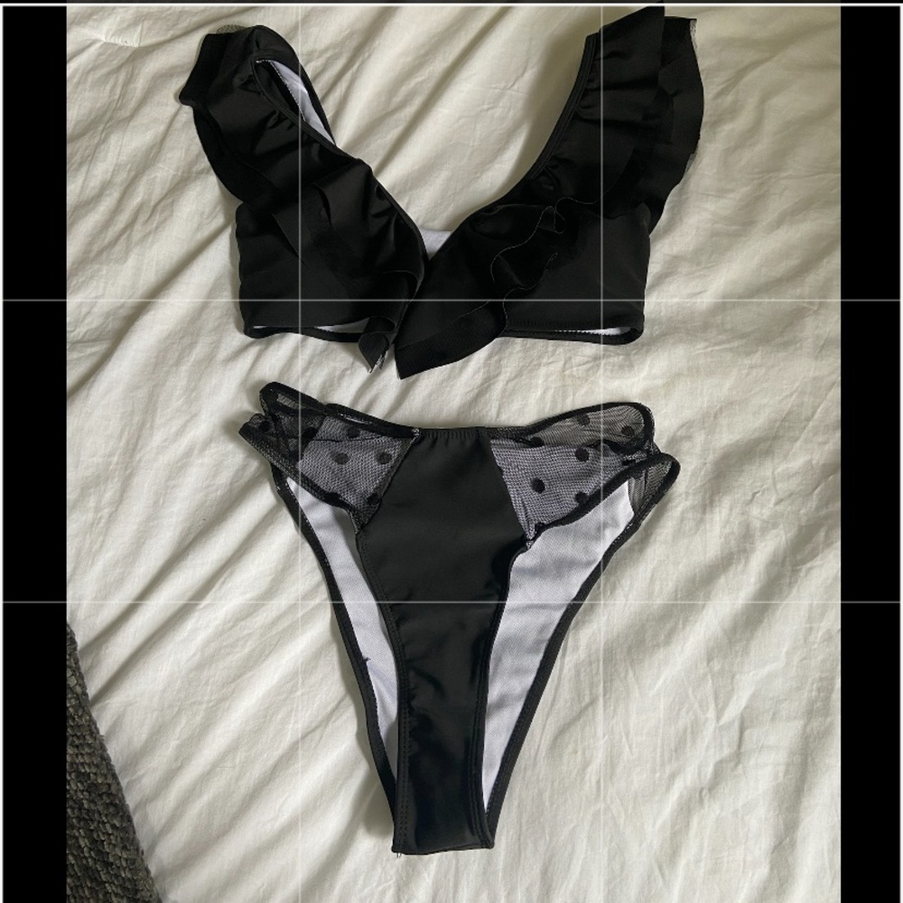 Black bikini